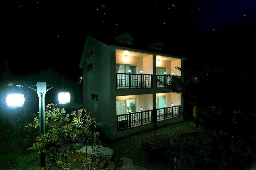 Ever Green Pension Geoje Exterior foto