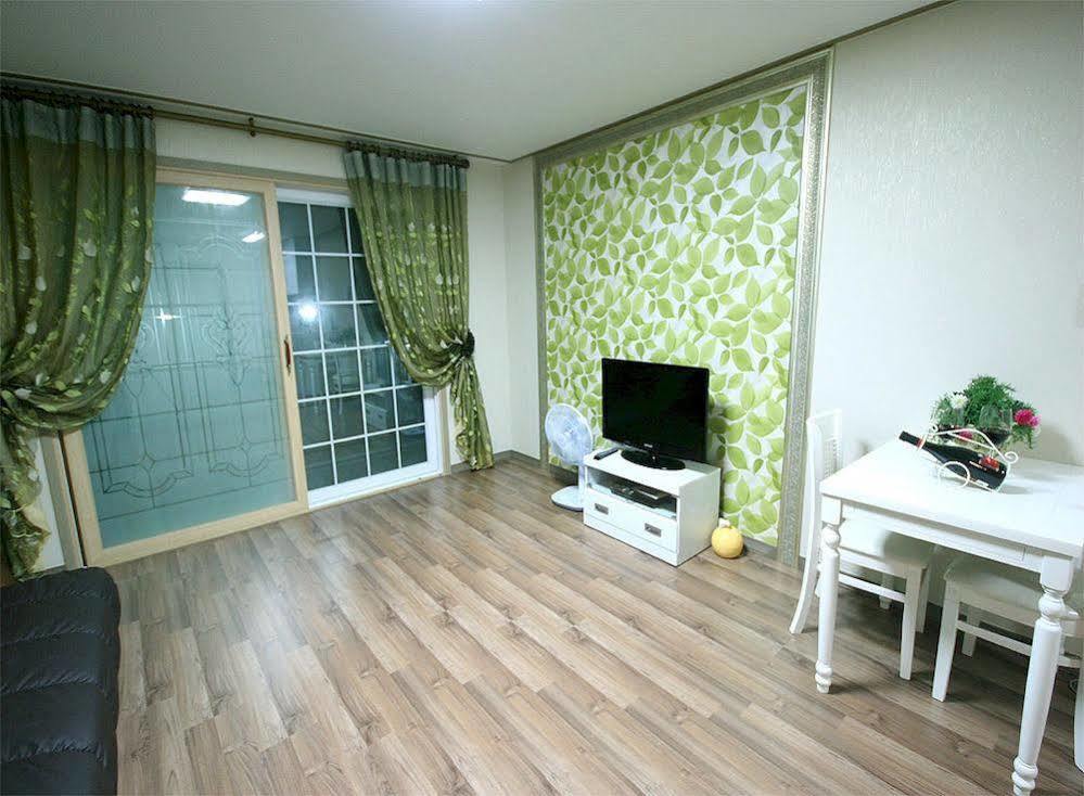 Ever Green Pension Geoje Exterior foto